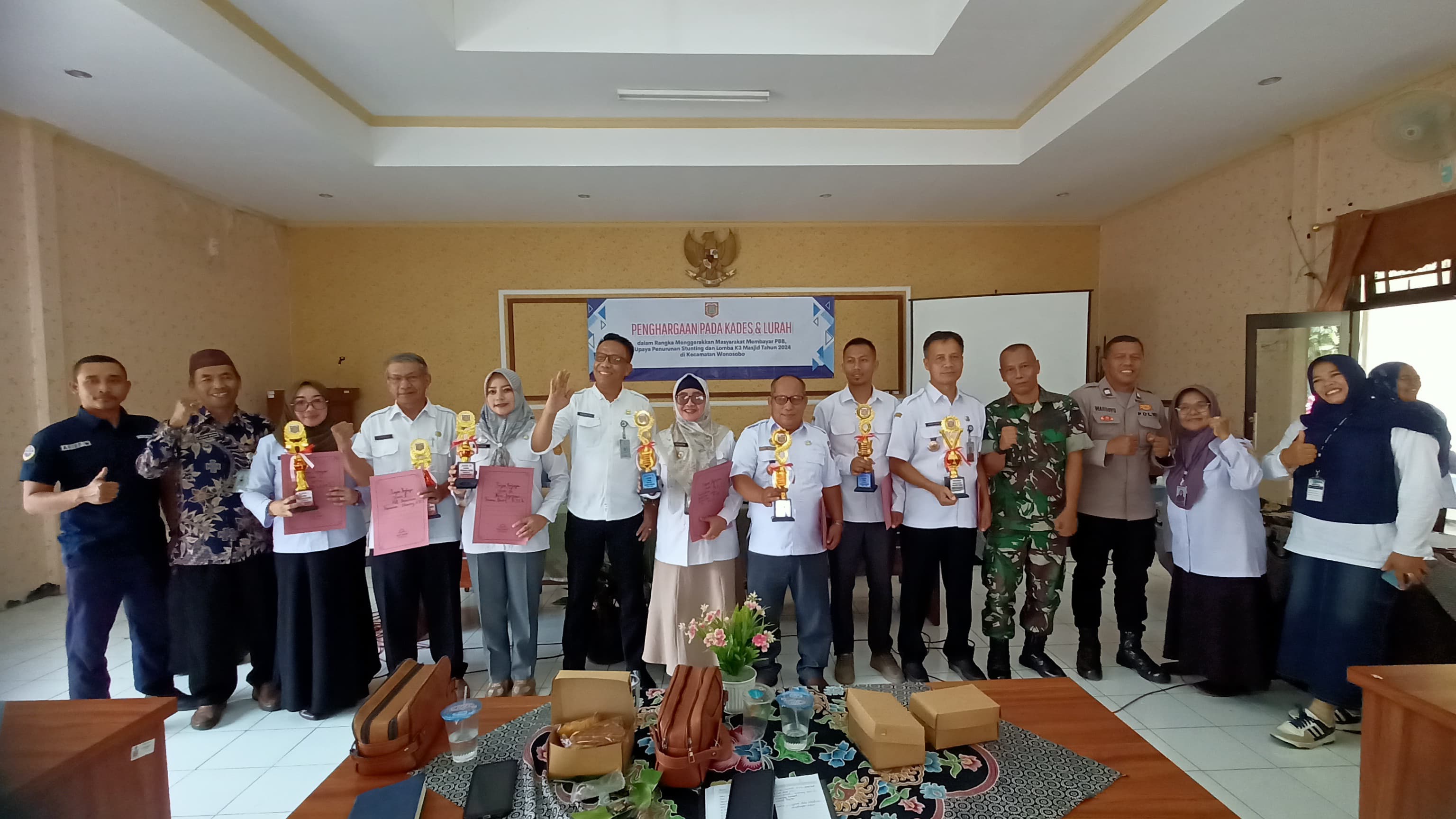 penghargaan-kepada-kades-lurah
